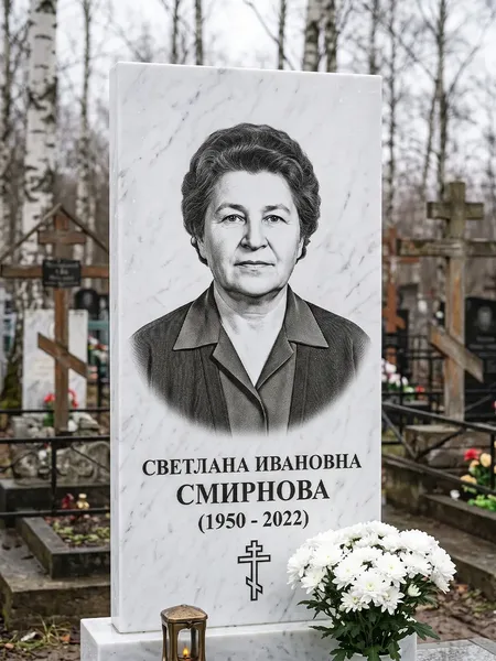 Лазерная гравировка на мраморной плите